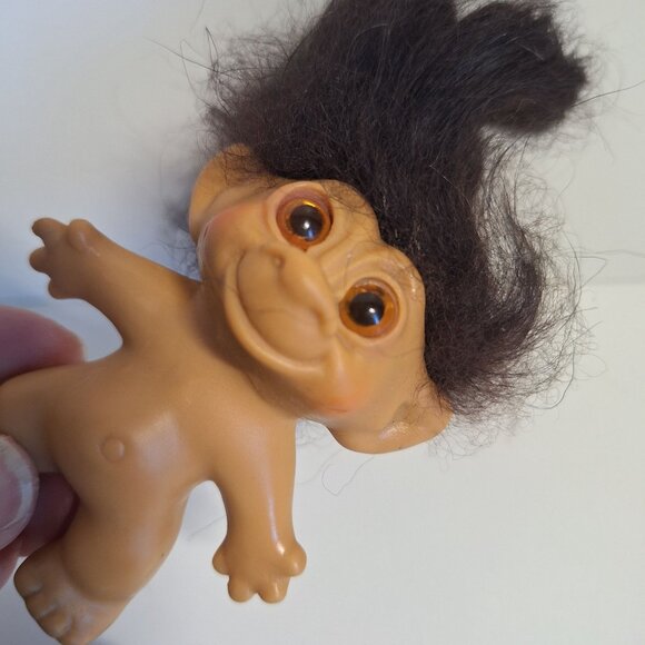 Vintage Troll Uneeda Wishnik Doll Long Black or Dark Brown Hair Amber Eyes 3" - Picture 3 of 9